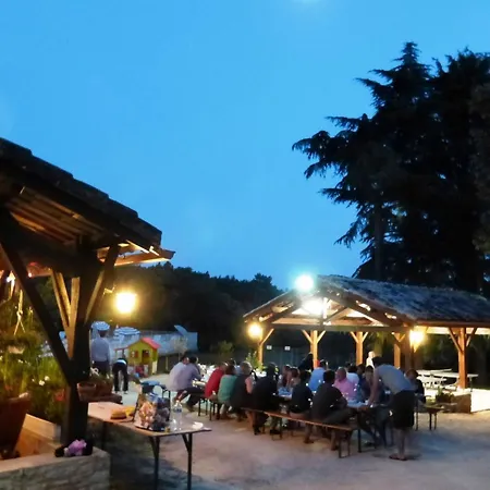 Domaene Mit Jacuzzi By Interhome 別荘 Gavaudun