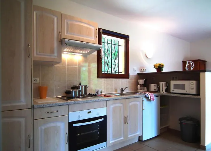 Domaene Mit Jacuzzi By Interhome 度假居